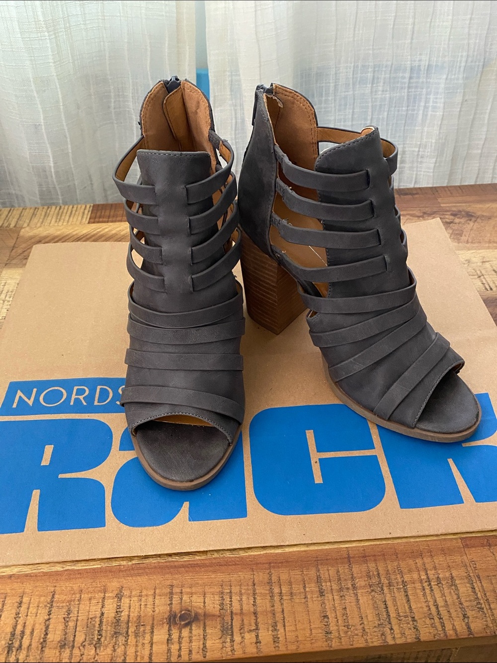 Report Strappy Cutout Block Heel Sandals - Gray
